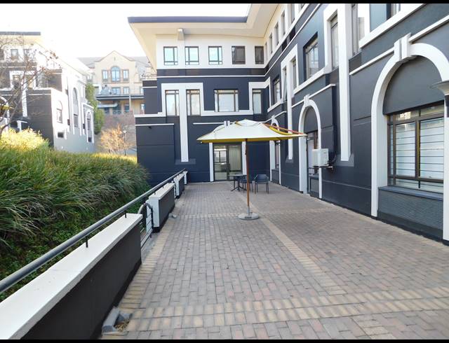 182M² OFFICE TO LET IN HYDE PARK